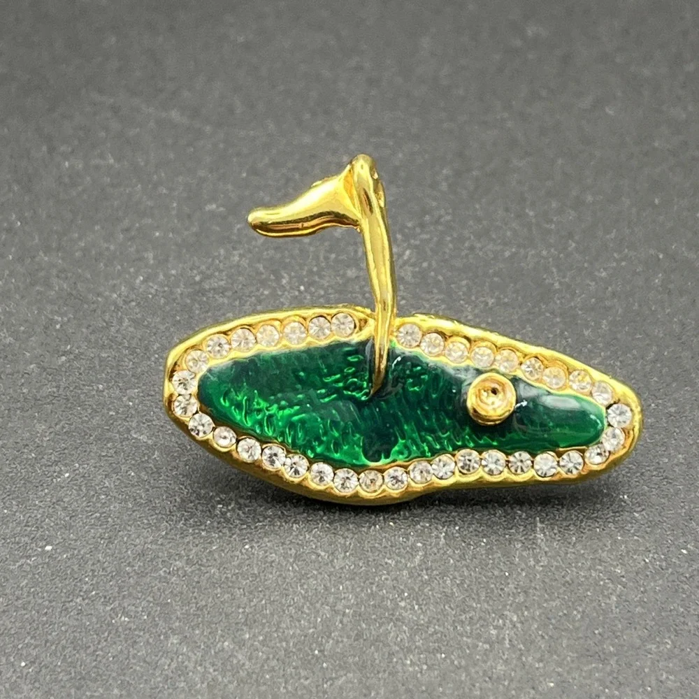 Golf Course Hole Flag‎ Sport Bedazzled Rhinestones Gold Tone Lapel Hat Pin